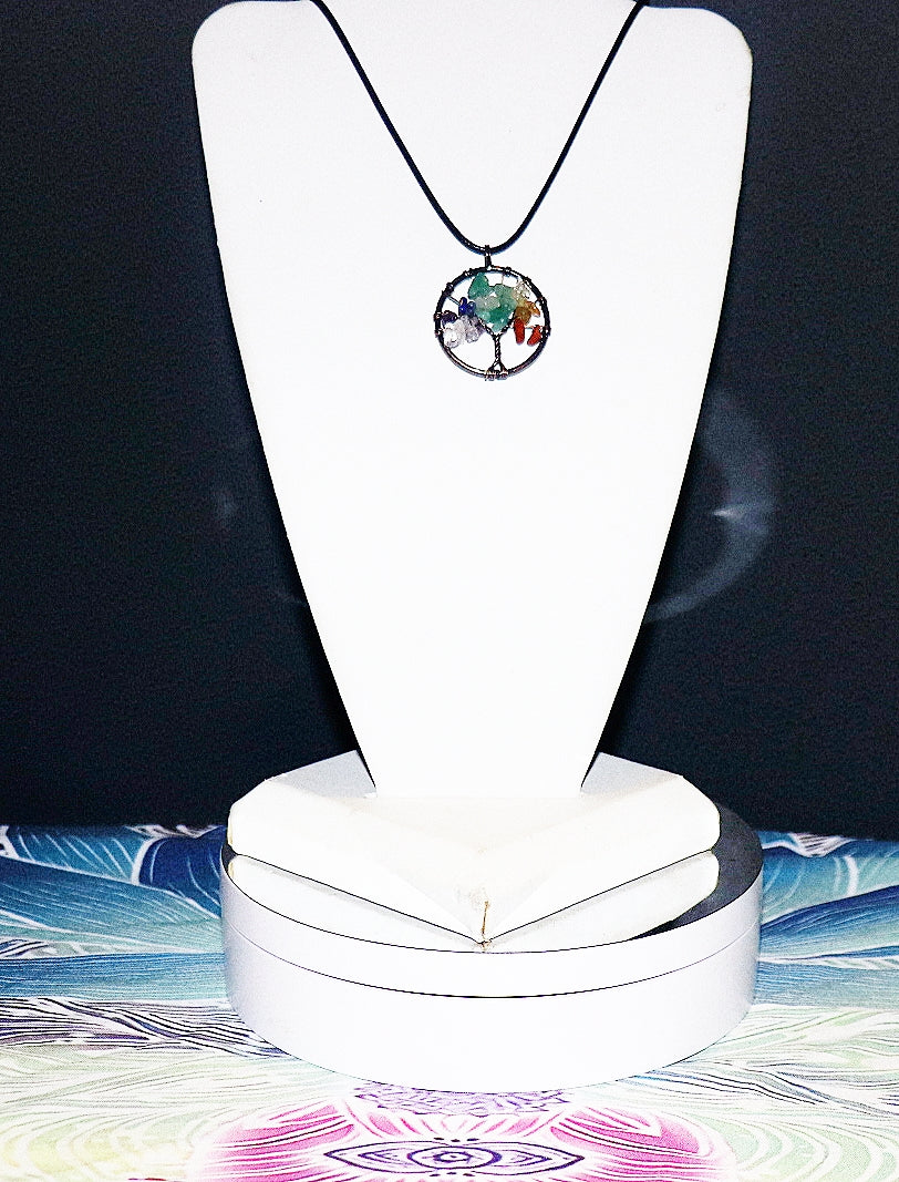 Collar con colgante del árbol de la vida