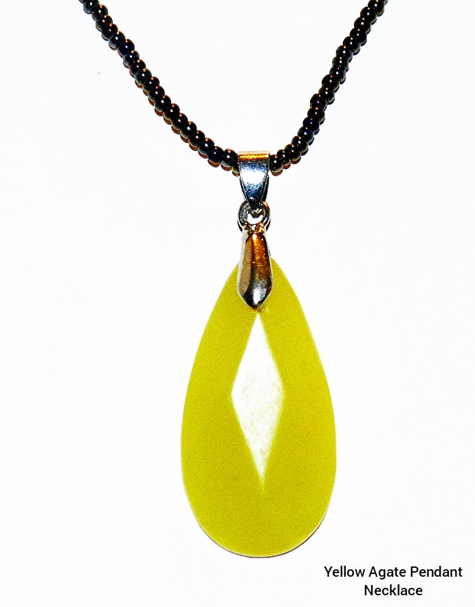 Collar con colgante de ágata amarilla