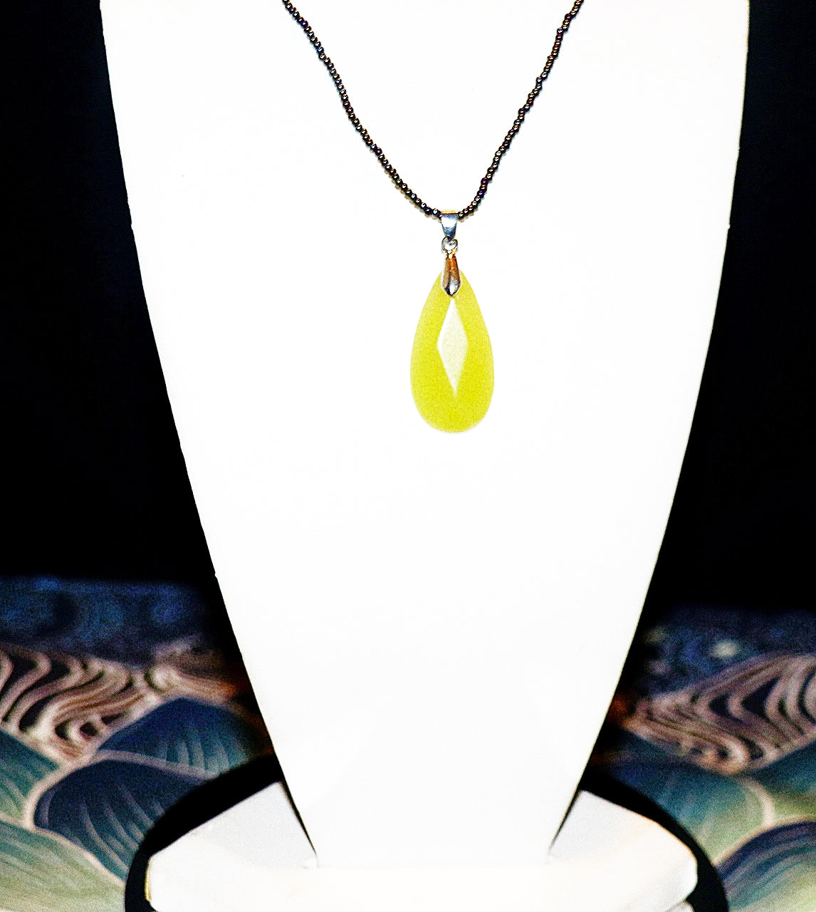 Collar con colgante de ágata amarilla