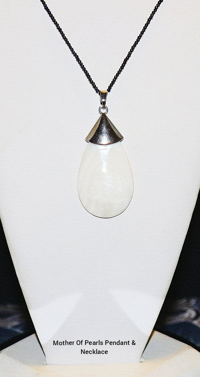 Colgante y collar de madreperla