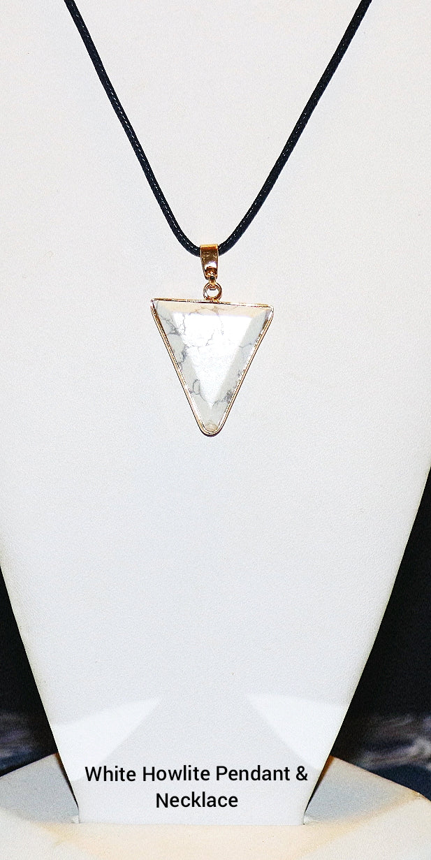 Colgante y collar de howlita blanca