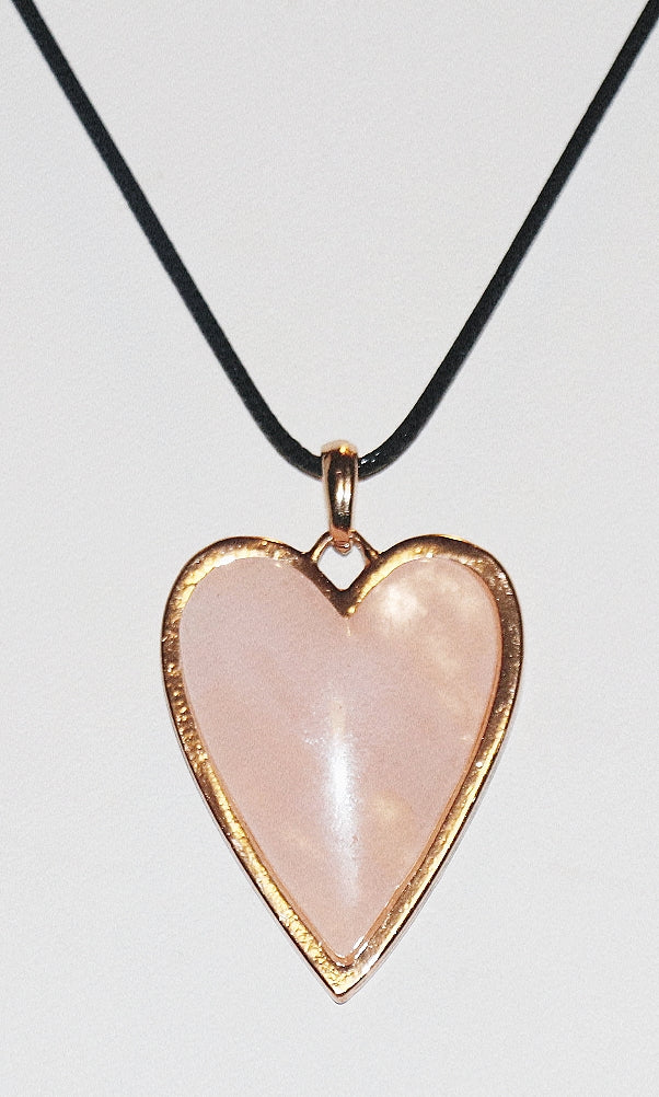 Colgante y collar de cuarzo rosa