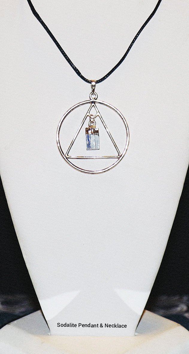 Colgante y collar de sodalita