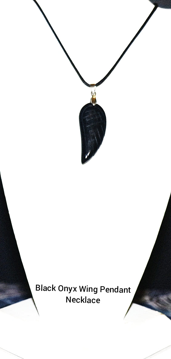 Colgante y collar de alas de ónix negro