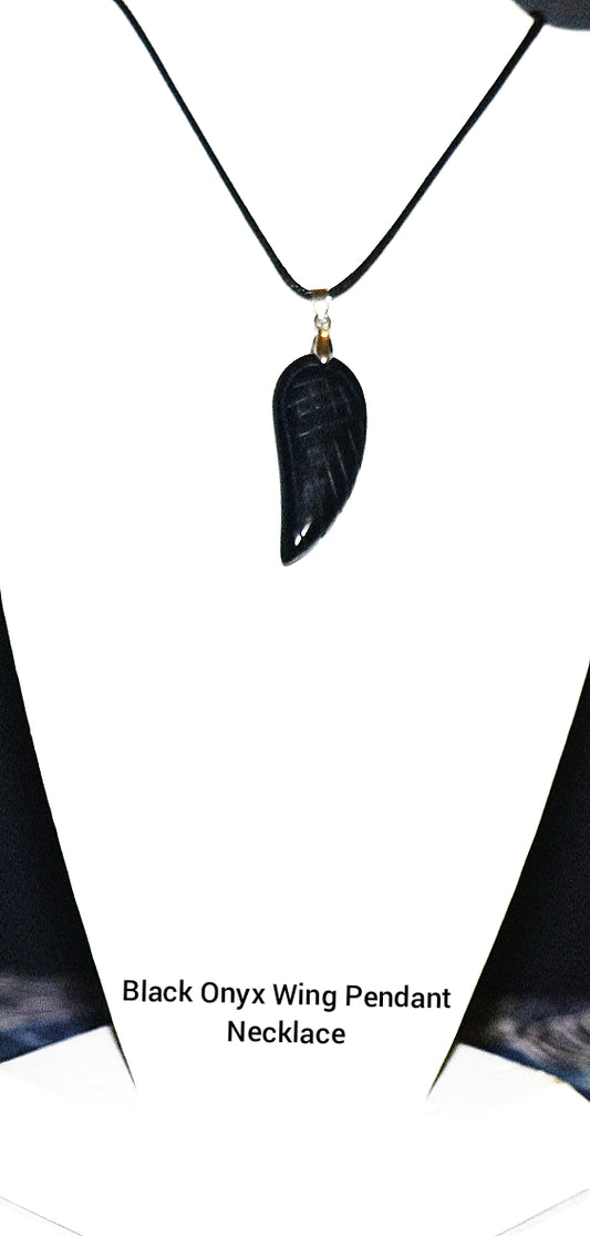 Colgante y collar de alas de ónix negro