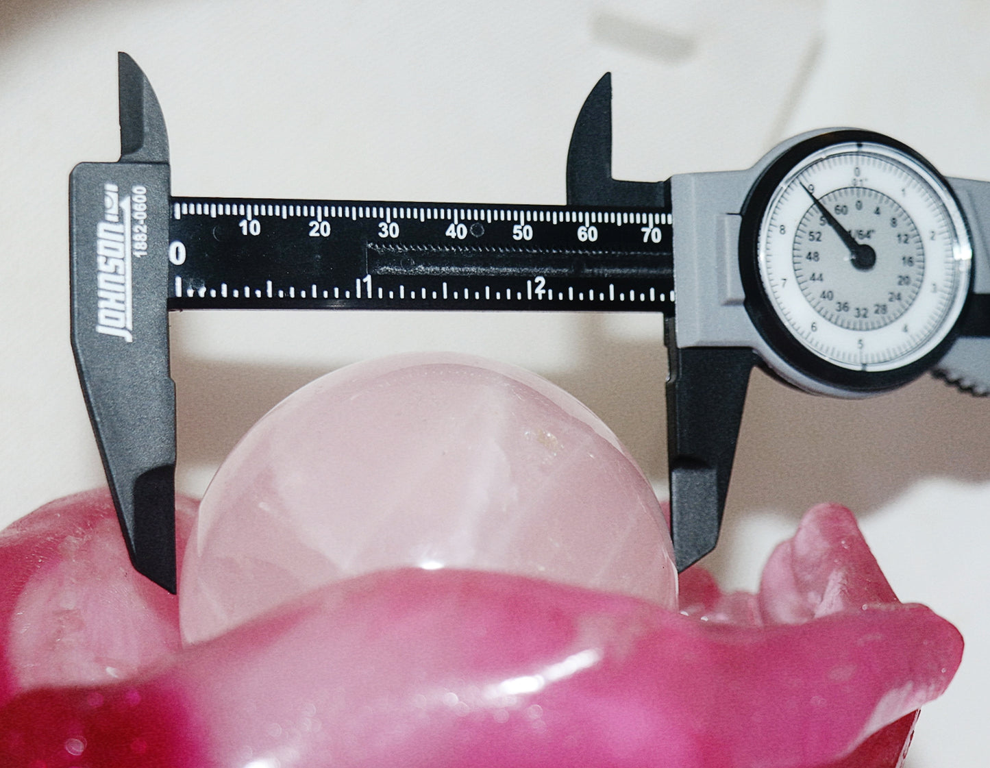 Cuarzo rosa y arena de mano de cuarzo rosa de 60 a 70 mm