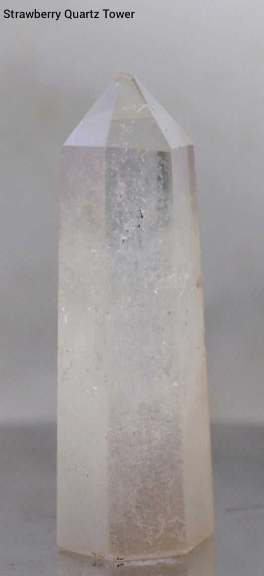 Torre de piedras preciosas de cuarzo fresa