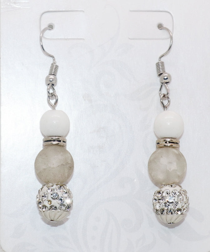 Pendientes de cuarzo transparente con piedras preciosas craqueladas