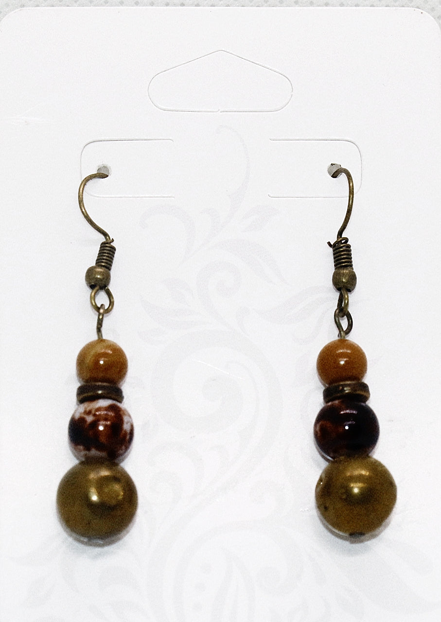 Pendientes con piedras preciosas de jaspe con drusa marrón y facetado