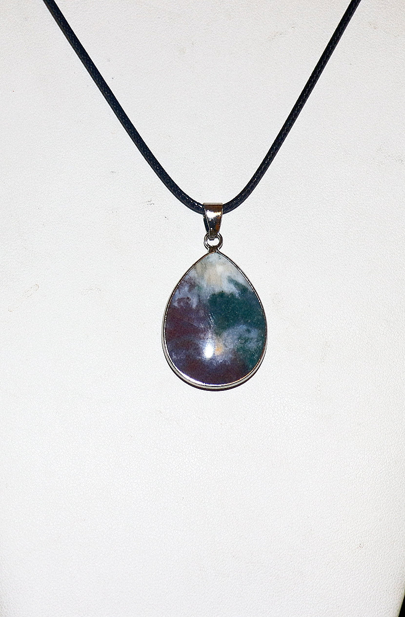 Colgante y collar de jaspe de lujo