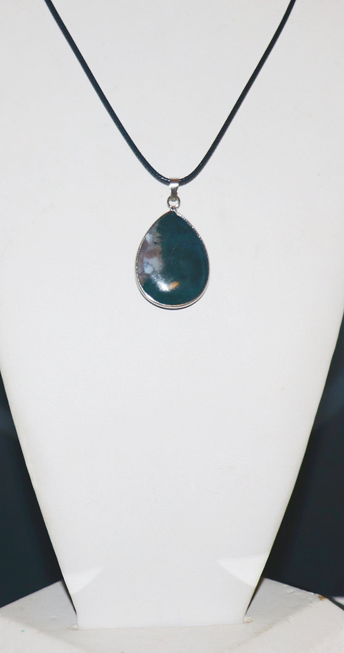 Colgante y collar de jaspe de lujo