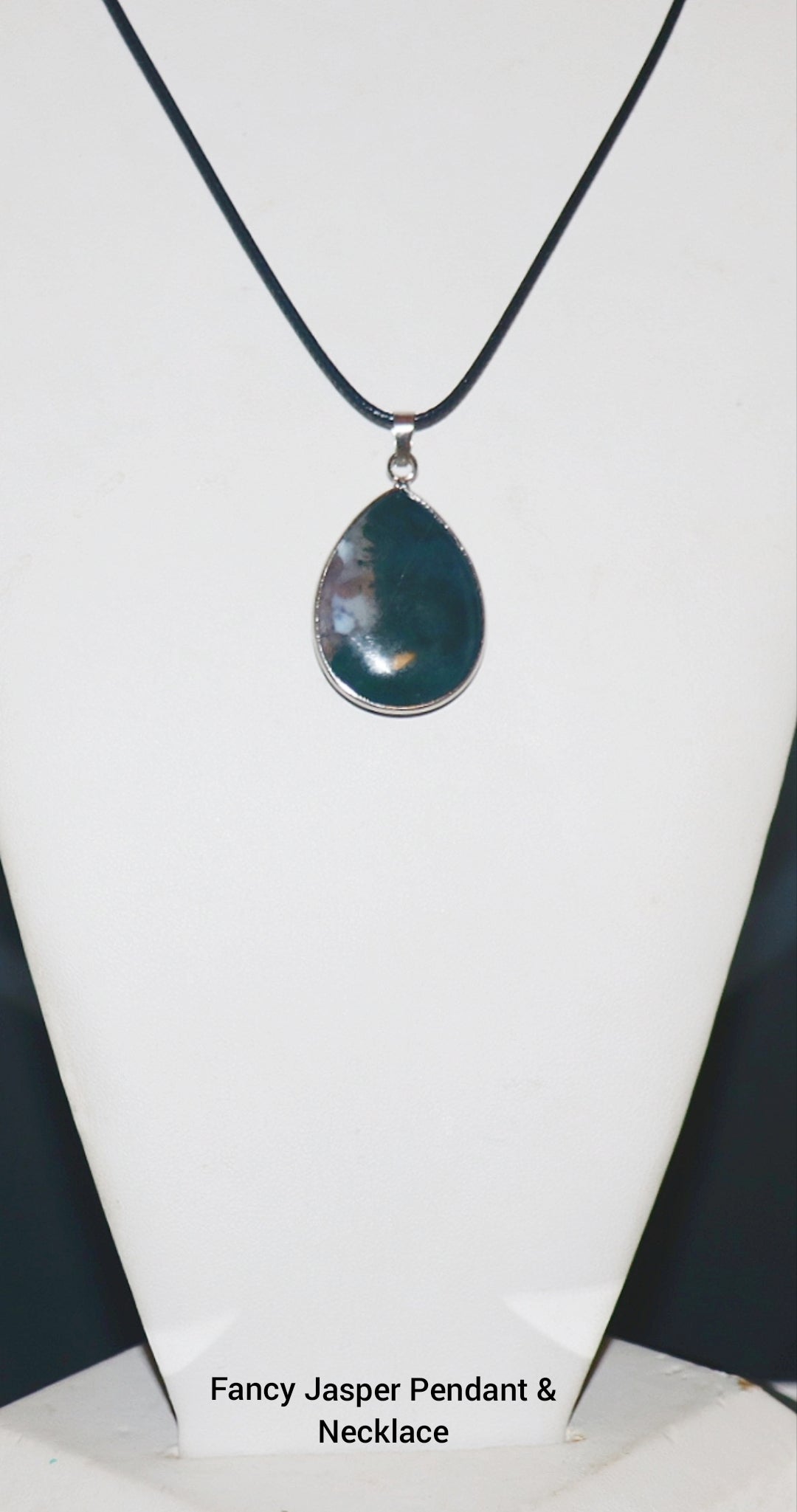 Colgante y collar de jaspe de lujo