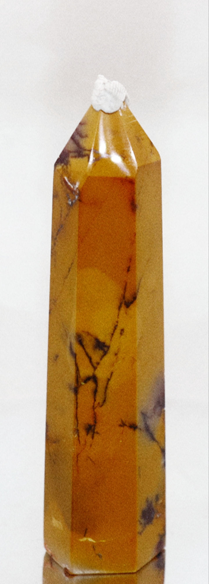 Torre de piedras preciosas de jaspe mokaíta