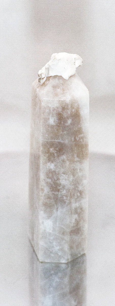 Torre de piedras preciosas de piedra lunar azul