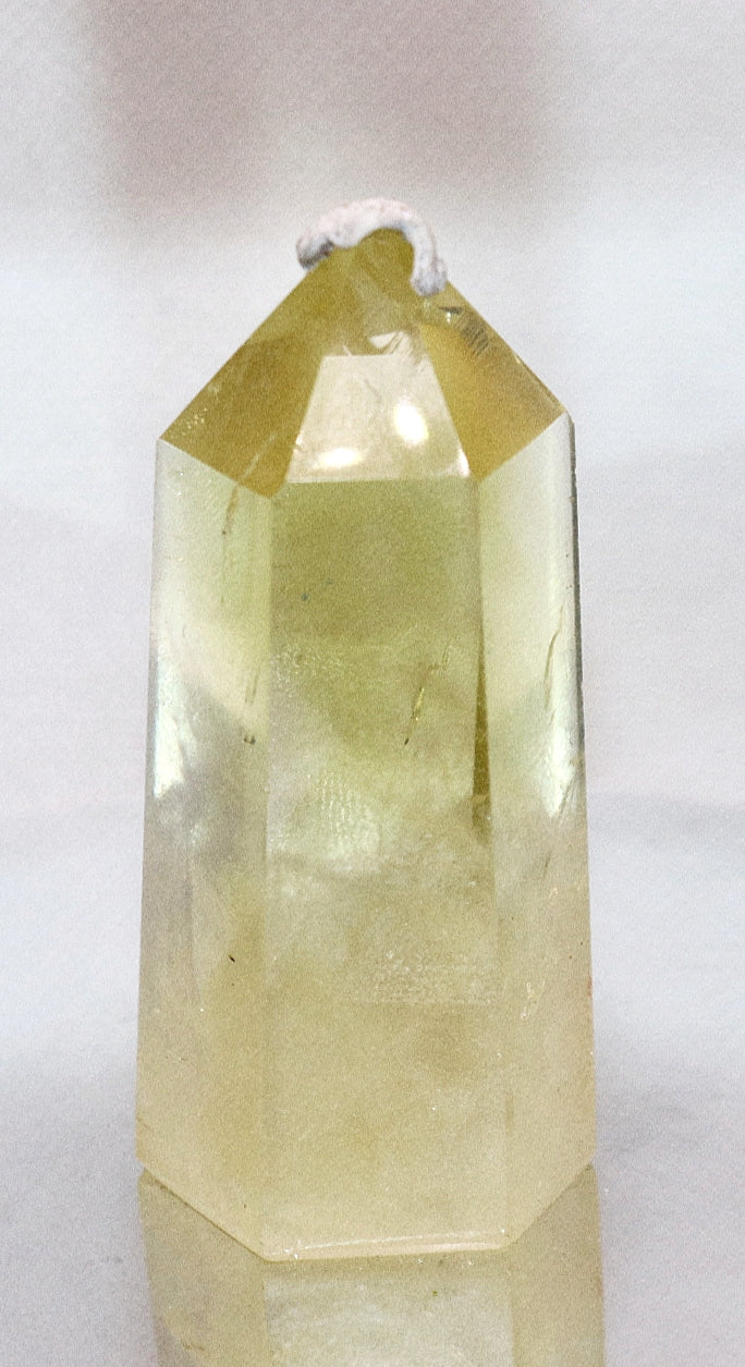 Torre de piedras preciosas de citrino amarillo