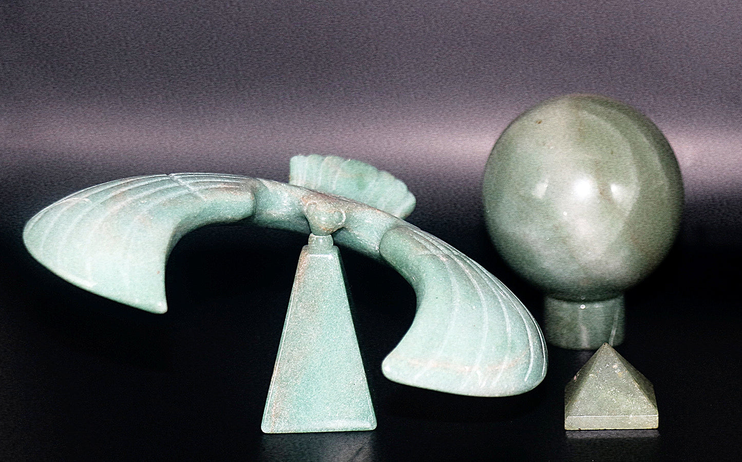 Green Aventurine Gemstone Carved Spinning Flying Eagle