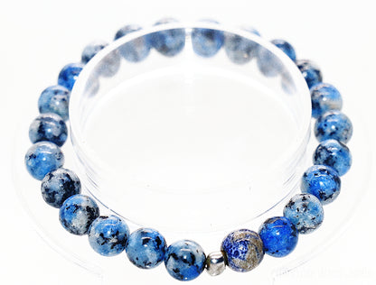 Pulsera de jade con piedras preciosas en denim azul