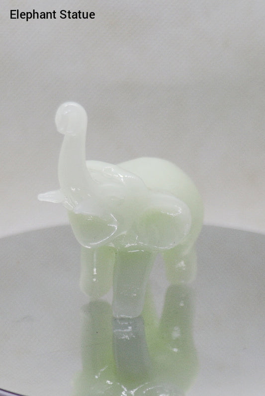 Estatua de elefante verde claro