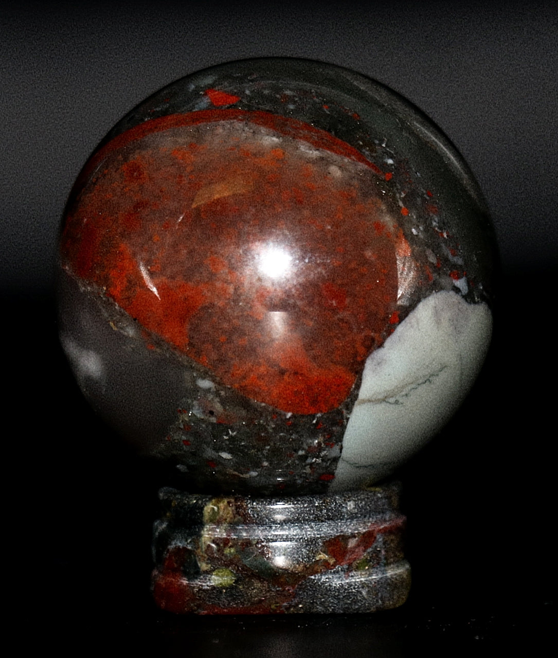 Esfera y soporte de piedra preciosa de sangre africana de 50 mm